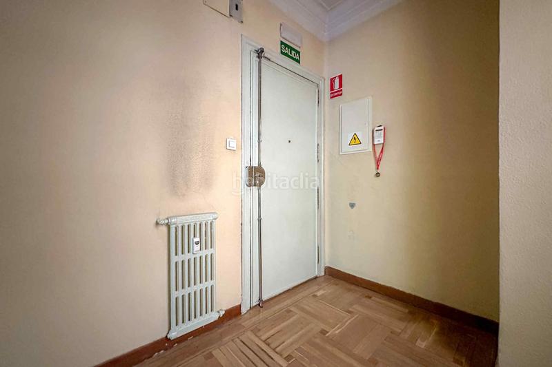 Foto f43f0567-1b38-49ae-9925-67b3a8847a20. Affitto ufficio con riscaldamento in Guindalera Madrid