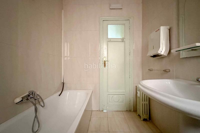 Foto d7489af2-cc1e-42eb-bf2b-4e6e3320a621. Location bureau avec chauffage dans Guindalera Madrid