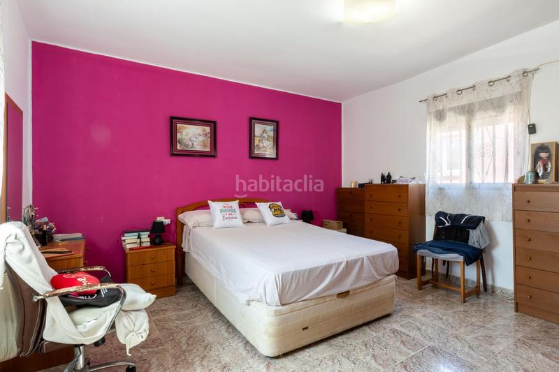 Foto 220e71bb-a022-4640-9d48-52fbab487557. Casa amb piscina a Parque de la Bombilla Llíria