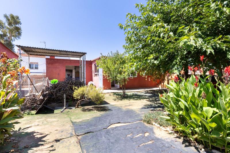 Foto 5825ec9b-91c5-48e8-be4f-83cb38bc47b9. Casa amb piscina a Parque de la Bombilla Llíria