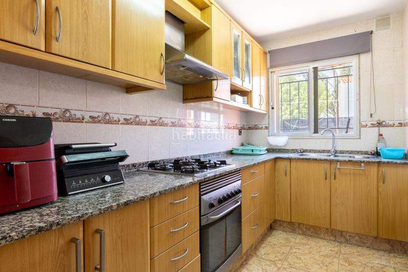 Foto 93a7fe24-f0bb-4229-a11d-a51d846f0e17. Casa amb piscina a Parque de la Bombilla Llíria