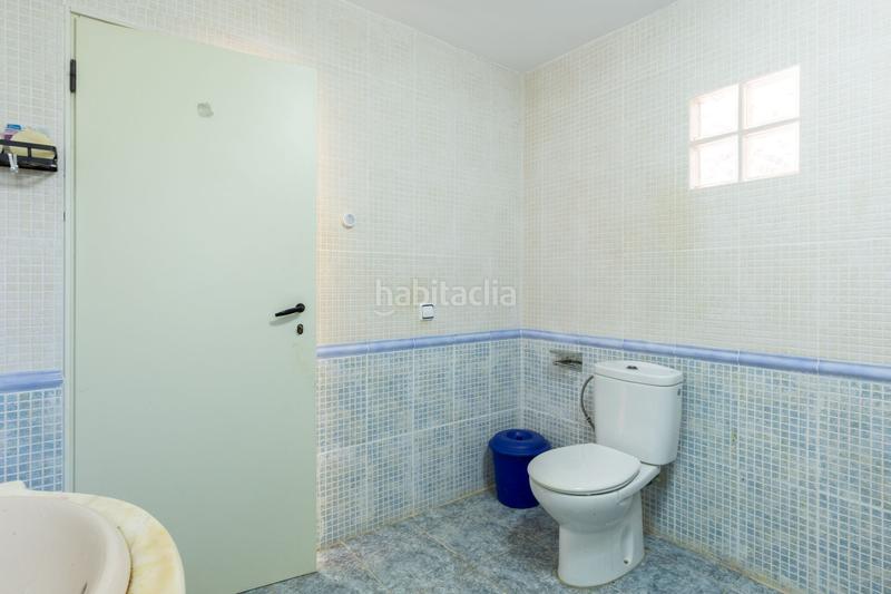 Foto 99ec7cff-55f8-4bde-a1b6-be930afaab36. Casa amb piscina a Parque de la Bombilla Llíria