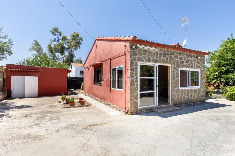 Foto b5728af8-d1e6-4d96-b862-be644e6421fc. Casa amb piscina a Parque de la Bombilla Llíria