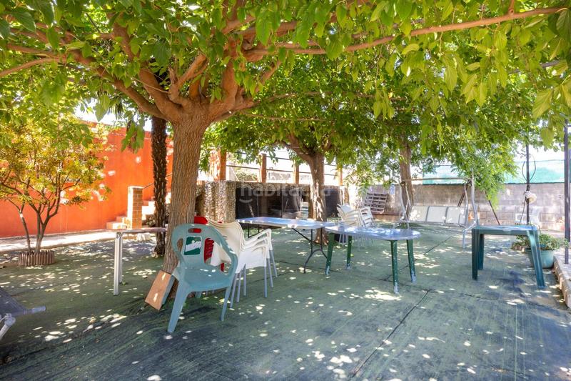 Foto e097b4c4-c6c9-40d1-bd72-9065e0165552. Casa amb piscina a Parque de la Bombilla Llíria