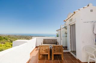 Maison jumelée à Alto de los Monteros. Chalet adosado en venta  marbella