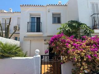 Casa adossada a Alto de los Monteros. Chalet adosado en venta  marbella
