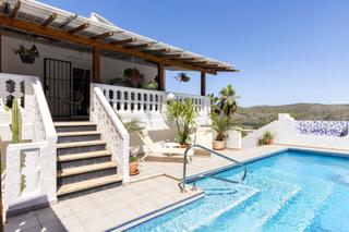 Casa a Urbanizaciones. Villa exclusiva con potencial comercial  gandía