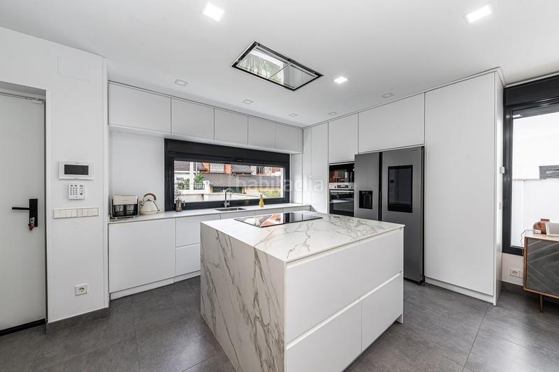 Foto 4ba043e5-e5b0-4693-b644-890b706a5d15. Casa amb calefacció piscina a Montecarmelo Madrid