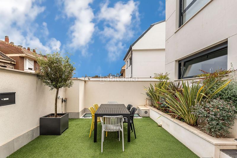 Foto 589890d8-55fc-4e8e-a4c1-79c9d9a0191c. Casa amb calefacció piscina a Montecarmelo Madrid