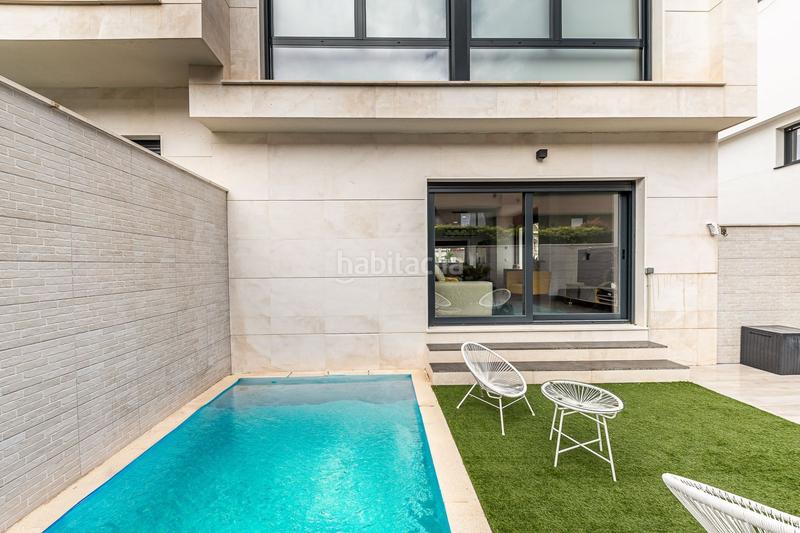 Foto 9e4a9e7f-5ba6-4f2a-a553-21abb6f2756f. Casa amb calefacció piscina a Montecarmelo Madrid