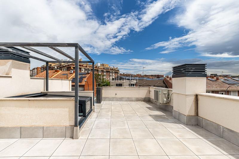 Foto b176a020-fc13-4ebf-bbc6-bce32e76b983. Casa amb calefacció piscina a Montecarmelo Madrid