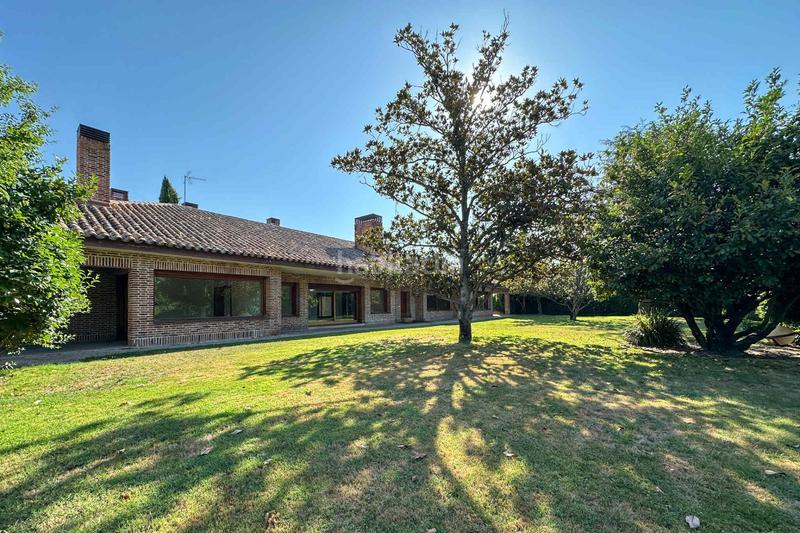 Foto 9ac97f91-1dfd-4800-aa23-5422dd9a3c43. Location maison avec chauffage piscine dans La Florida - El Plantío Madrid