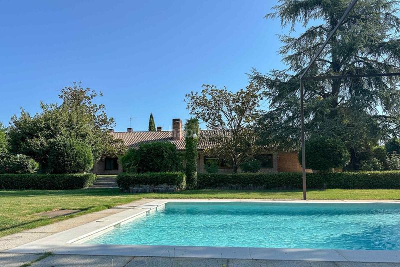 Foto 33f8d308-69f9-43cc-8cd9-9bd35a38a029. Rent house with heating pool in La Florida - El Plantío Madrid