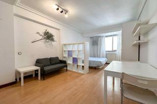 Estudi a Castellana. Estudio en alquiler en castellana, salamanca