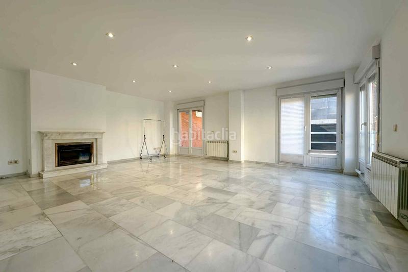 Foto 2d9f92df-9305-4702-bdaa-b77e802988c8. Alquiler casa adosada alquiler chalet adosado álvaro cunqueiro en Madrid