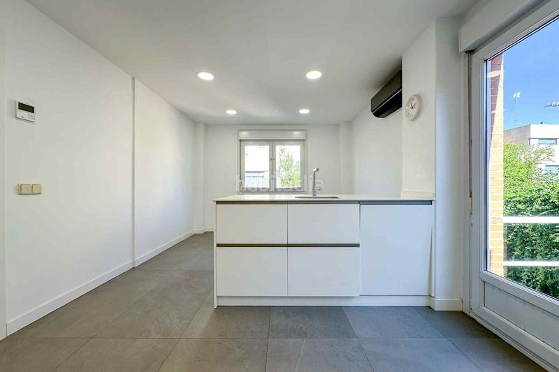 Foto f0a02ee4-e993-45a4-a984-743e0b5481fb. Alquiler casa adosada alquiler chalet adosado álvaro cunqueiro en Madrid