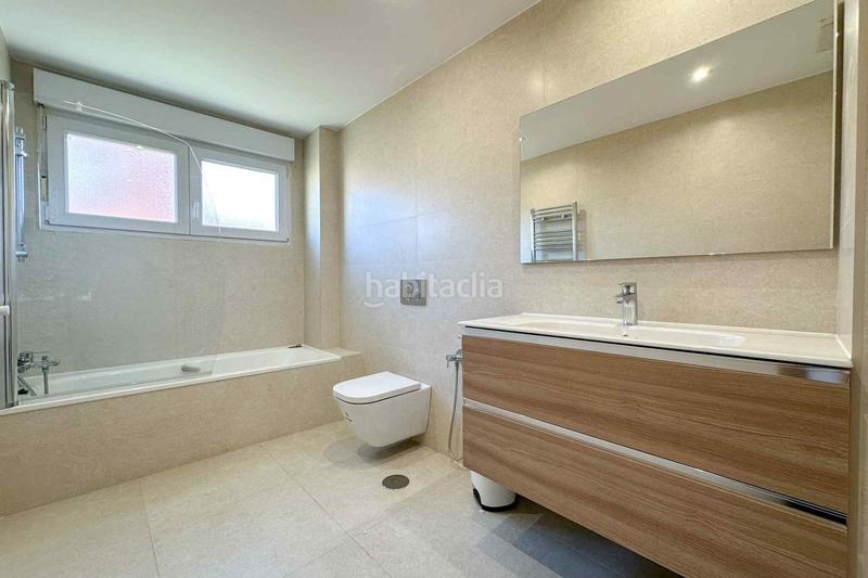 Foto fa68f8d9-1170-4416-b571-8f45fb24692f. Alquiler casa adosada alquiler chalet adosado álvaro cunqueiro en Madrid