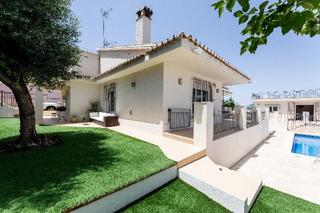 Xalet a Manantiales - Lagar - Cortijo. Villa en venta  alhaurín, málaga