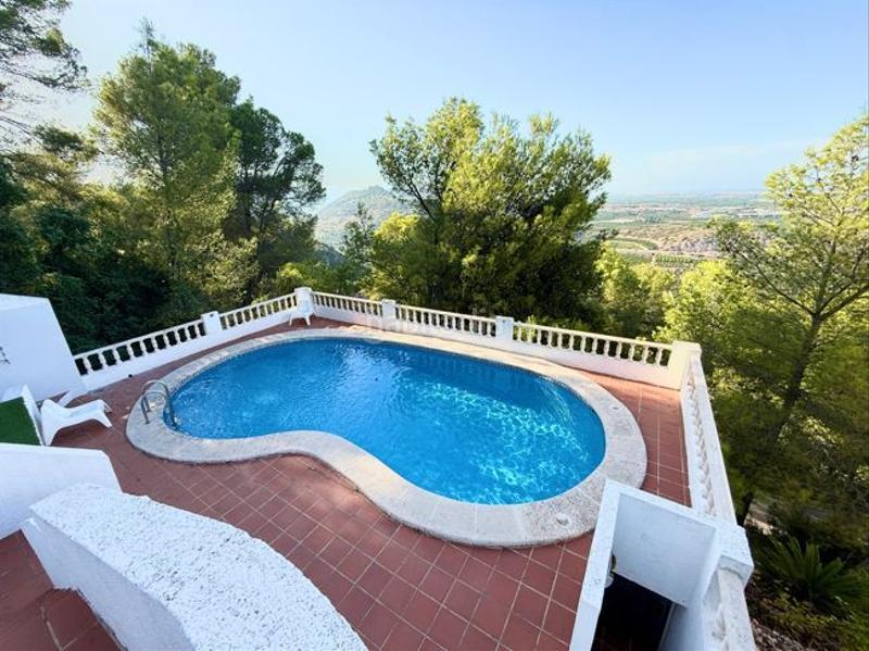 Foto 303636b2-451e-415f-83a0-ee212c162b9f. Casa chalet a lo largo con vista panoramica en Font d´en Carròs (la)