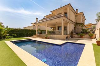 Casa a Torrellano. Chalet exclusivo en venta  torrellano, elche