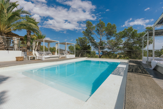 Xalet a Sant Jordi de Ses Salines-Sant Francesc. Exclusiva villa en la cima de una colina en venta  ibiza