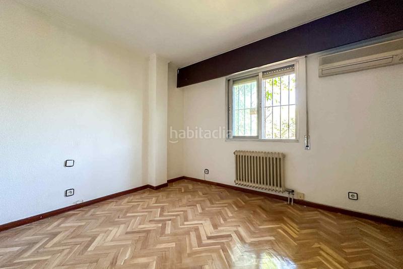 Foto 190e58bb-59a1-4493-9540-c826f93bc015. Casa amb calefacció a Alameda de Osuna Madrid