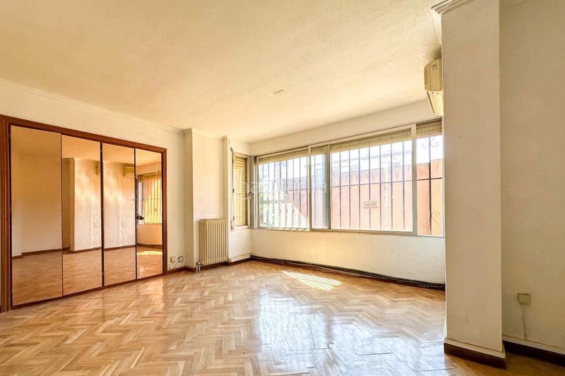 Foto 3febb053-945a-4c65-bd33-b109a54dd47c. Casa amb calefacció a Alameda de Osuna Madrid
