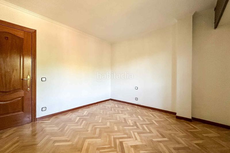 Foto fb4b52ee-860a-4bf5-a135-5353faa510bc. Casa amb calefacció a Alameda de Osuna Madrid