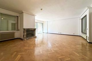 Casa a Alameda de Osuna. Chalet pareado en venta  alameda de osuna