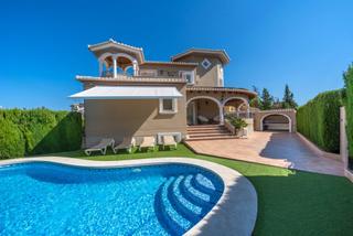 Casa a El Montgó. Villa en venta  dénia