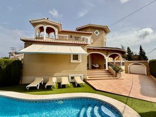 Casa a El Montgó. Villa en venta  dénia