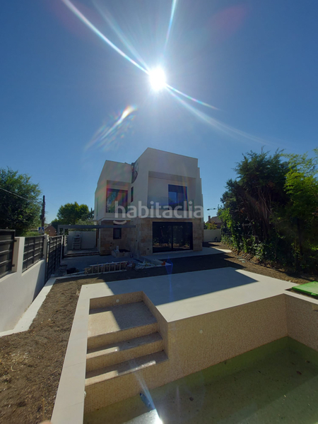 Foto 4d6be2b6-0be9-46f3-a0e8-6c9869044844. Casa amb piscina a Estación Pozuelo de Alarcón