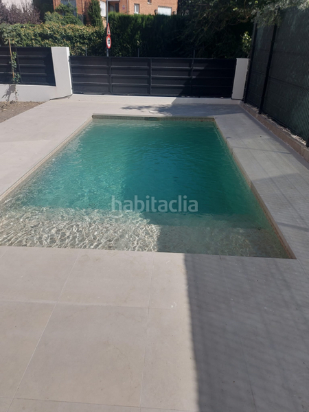 Foto b872cf63-6254-4d6d-9a18-08d11d44dec9. Casa amb piscina a Estación Pozuelo de Alarcón