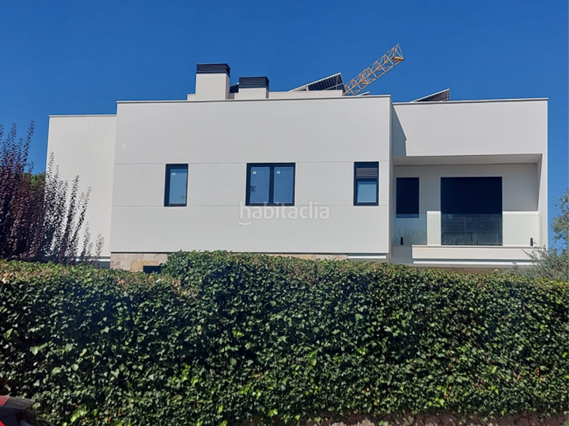 Foto f7ec045c-48e4-4d5c-9f63-148695f083b0. Casa amb piscina a Estación Pozuelo de Alarcón