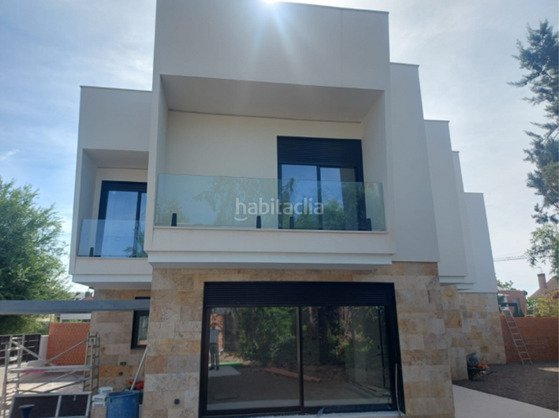 Foto fe473476-d5bb-4463-ac8a-cd0691fc351c. Casa amb piscina a Estación Pozuelo de Alarcón
