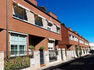 Casa a Palomas. Chalet adosado en venta  campo de las naciones