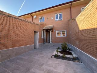Casa adossada a Yuncos. Chalet magnífico en venta  yuncos, toledo