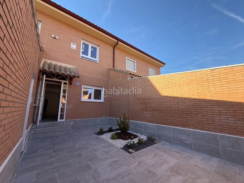 Foto 4f8adb39-9845-4f74-8c50-214cc4a65d62. Reihenhaus mit heizung in Yuncos