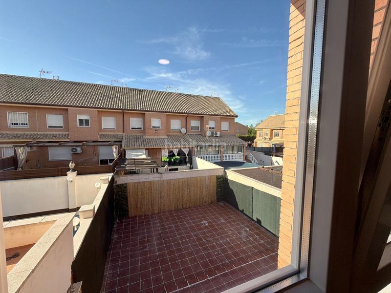 Foto 51be80f1-2e21-43e2-bbba-ce9809f9c21f. Reihenhaus mit heizung in Yuncos