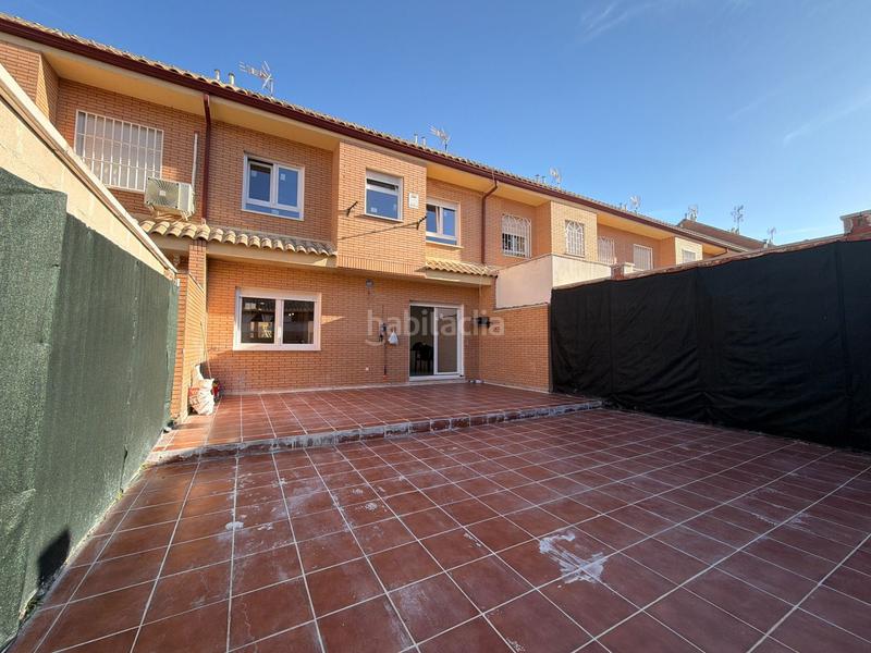 Foto a42134c7-e31a-4aa0-a5e2-faad74e827ec. Reihenhaus mit heizung in Yuncos