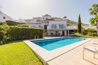 Chalet à Manantiales - Lagar - Cortijo. Villa en venta en alhaurín de la torre, málaga