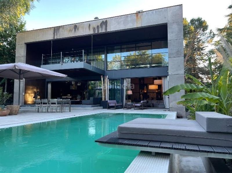 Foto bc6bbff3-5f1f-4941-ab99-c16139570b56. Rent house with pool in Valdemarín Madrid