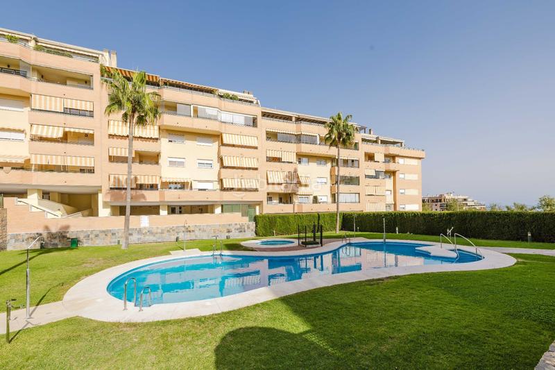 Foto ca8d8579-7436-4d59-99bf-3f097cb07e82. Ático  en venta en El Pinillo Torremolinos