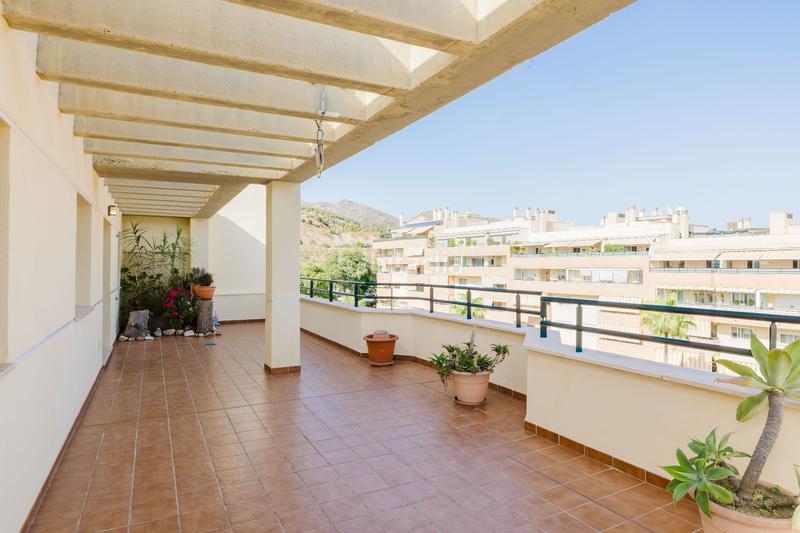 Foto e05e5ae1-d2fb-42c4-af96-d3e200d57f59. Ático  en venta en El Pinillo Torremolinos