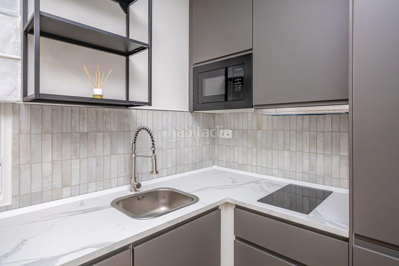 Foto b72b9a7b-ffc4-4a60-b0bd-39f8aeb77e77. Piso  en venta nuevos ministeriosríos rosas en Madrid