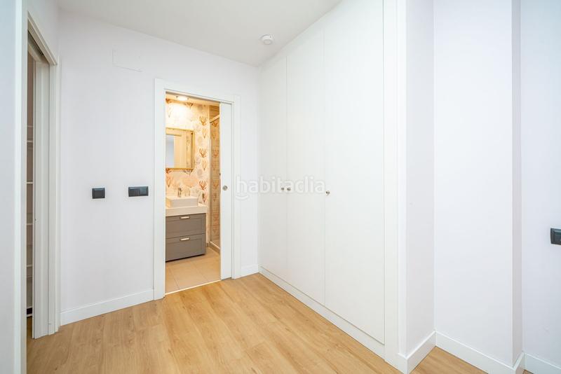 Foto 1cf8ef6e-26fb-4cb9-aa27-c1ca25ff8e97. Pis amb calefacció piscina a Embajadores-Lavapiés Madrid