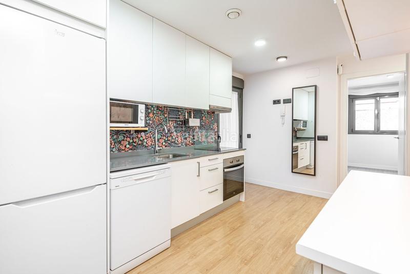 Foto 9efd98cc-1f7e-4bbc-853f-aa54f2b3c05e. Pis amb calefacció piscina a Embajadores-Lavapiés Madrid