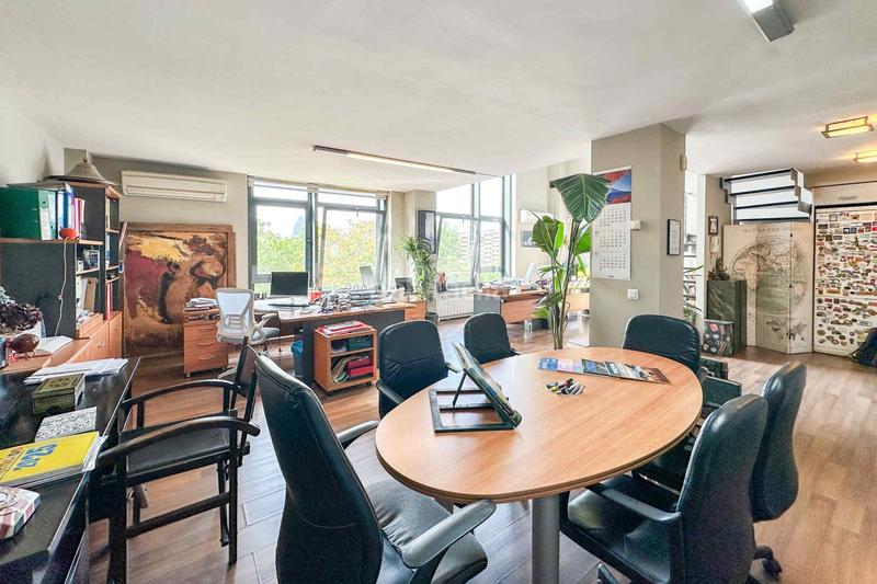 Foto 69630885-0dc5-4dec-8964-d42a44fe9544. Office space with heating in Sanchinarro Madrid