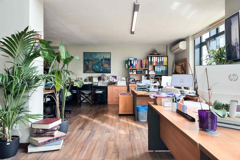 Foto f7776ecb-447c-4b32-a9c4-73ebced25860. Office space with heating in Sanchinarro Madrid