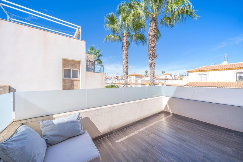 Foto 4768ad0c-6483-442e-b2c5-80e3d21cb3b2. Casa  en venta , alicante en Zona los Frutales Torrevieja